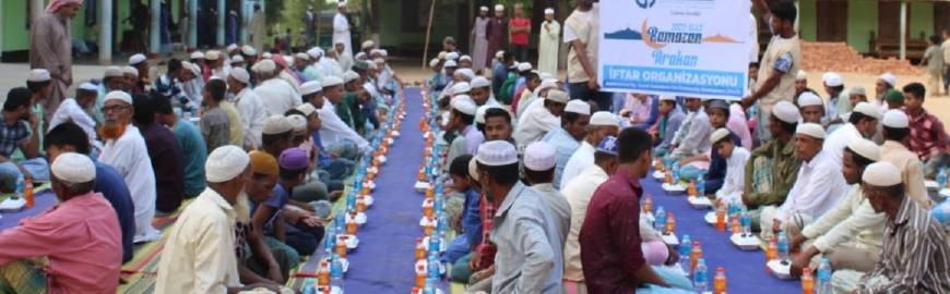 Arakan'da bulunan ihtiyaç sahiplerine iftar sofrası kurduk. 