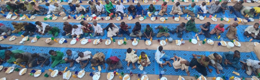 Mali'de 1000 kişilik iftar sofrası!